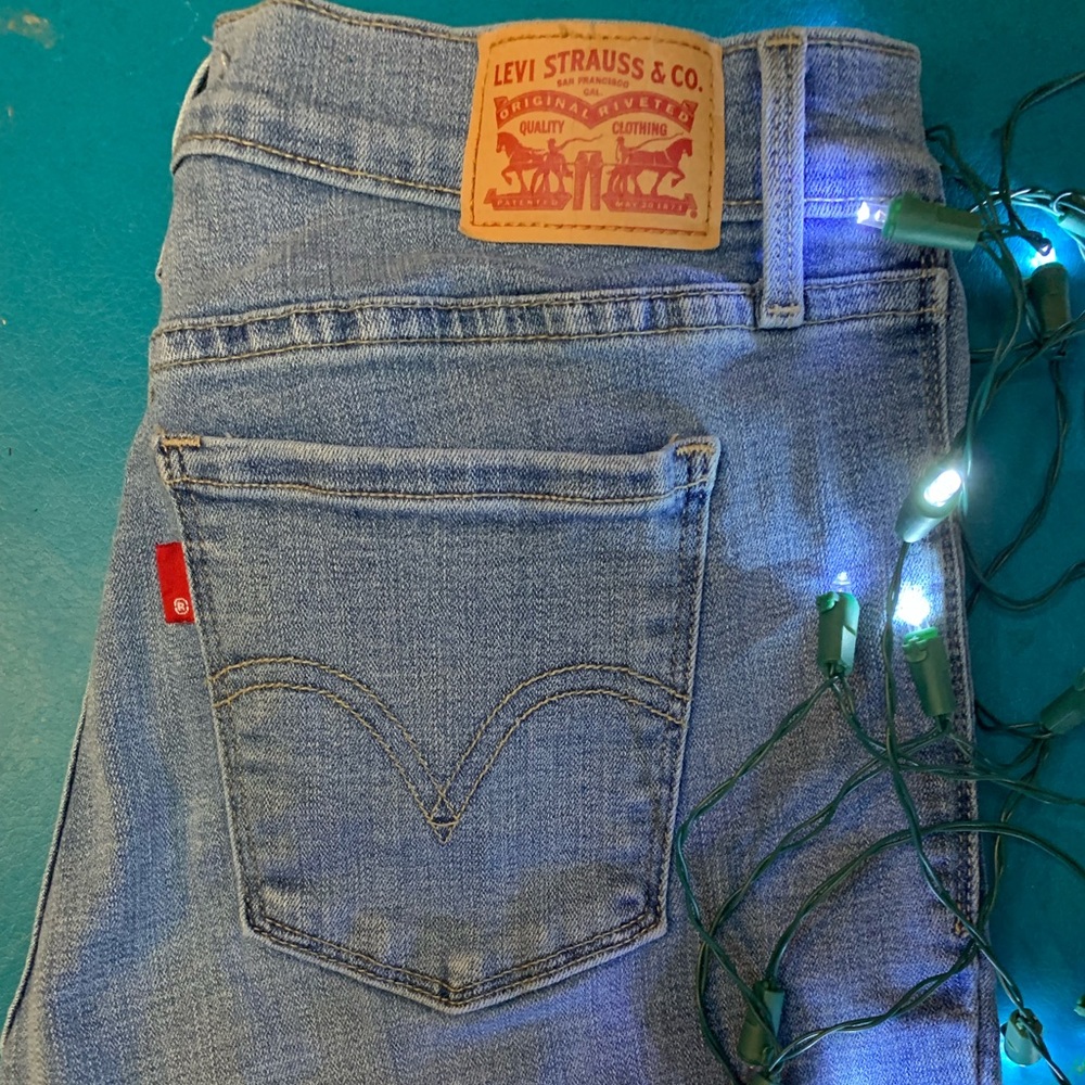 light wash vintage Levi’s